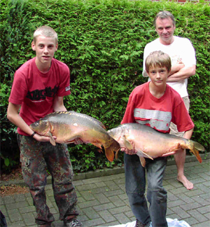 Karpfen (80 cm und 20 Pfund), Karpfen (70 cm und 16 Pfund) – Jann Bontjes / Jörn Hüls